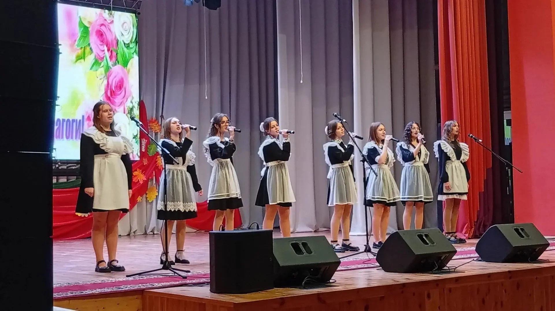 В Больших Березниках чествовали педагогов. Сердце, отданное детям